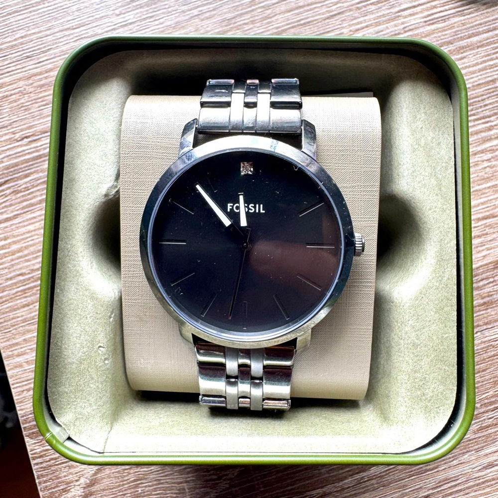 Fossil Men's Silver and Black Watch